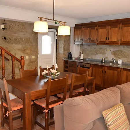 Casa Do Chao Do Ribeiro Tatil Evi